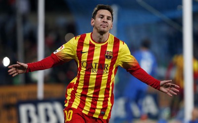 广发电竞独家-克瓦拉茨赫利亚训练中加练传球